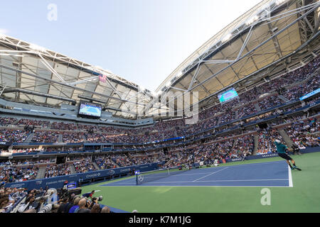 Rafael Nadal (ESP) e Kevin Anderson (Rsa)giocando in uomini singoli finale al 2017 US Open Tennis championships Foto Stock