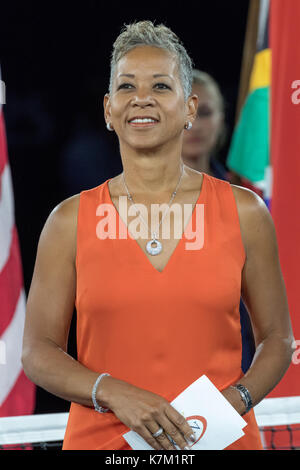 Katrina Adams è il presidente del consiglio di amministrazione e CEO e presidente degli Stati Uniti tennis association a uomini singoli finale al 2017 us open Foto Stock