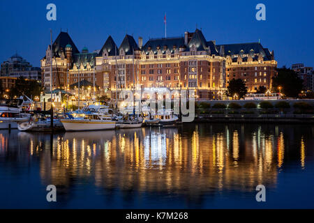 Empress Hotel di notte - porto interno - victoria, isola di Vancouver, British Columbia, Canada Foto Stock