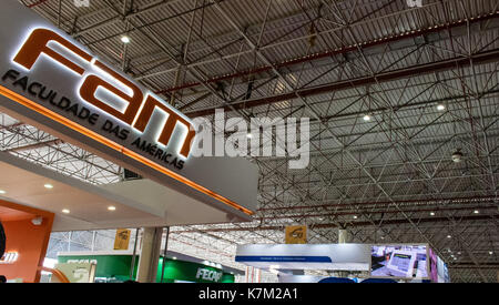 Sao Paulo, 16 2017 settembre - FAM Faculdade das Américas stand l'ultimo giorno della Fiera dello studente Foto Stock