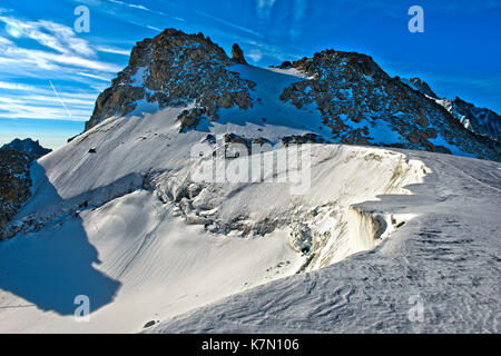 Glacierized col Blanc passo di montagna tra la Francia e la Svizzera, sul retro Petite Fourche, massiccio del Monte Bianco, Chamonix Foto Stock