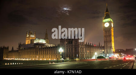 Palazzo di Westminster con il Big Ben di notte, Westminster Bridge, Londra, Inghilterra, Gran Bretagna Foto Stock