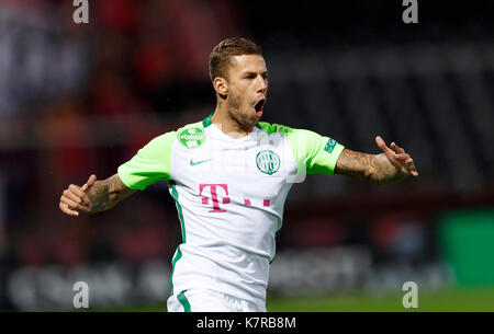 Budapest, Ungheria - 16 settembre: roland varga di ferencvarosi tc celebra il suo obiettivo durante l'ungherese banca otp liga match tra Budapest e honved ferencvarosi tc a bozsik stadion il 16 settembre 2017 a Budapest, Ungheria. Foto Stock