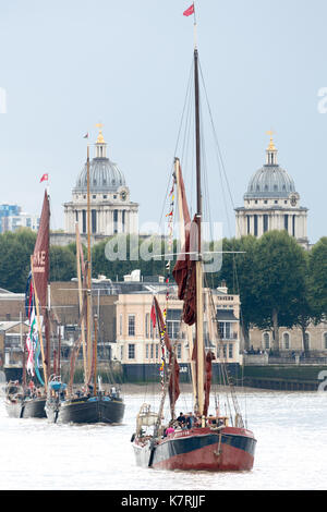 Greenwich, Londra, Regno Unito. 16 Settembre, 2017. La parata annuale della storica Thames chiatte a vela raffigurata sul Tamigi a Greenwich sabato 16 settembre. Rob Powell/Alamy Live News Foto Stock