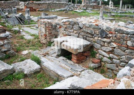 Sito archeologico di Philippi. Questa parte dello scavo proviene dalla zona conosciuta come casa del Vescovo. Philippi fu visitato dall'apostolo Paolo nella Bibbia. Foto Stock