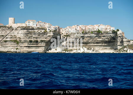 Vista panoramica della città di Bonifacio e scogliere, Corsica, Francia Foto Stock