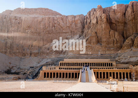 L'antico tempio di Hatshepsut a Luxor, Egitto Foto Stock