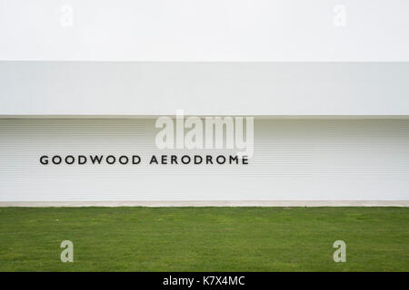 Aerodromo di Goodwood segno, West Sussex, in Inghilterra Foto Stock