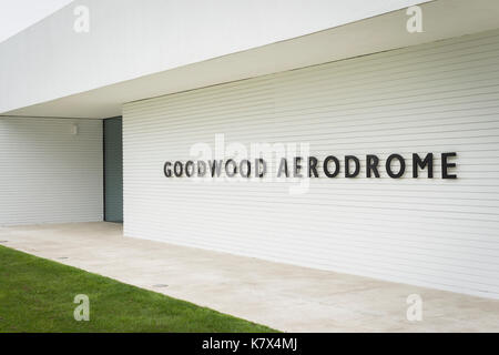 Aerodromo di Goodwood segno, West Sussex, in Inghilterra Foto Stock