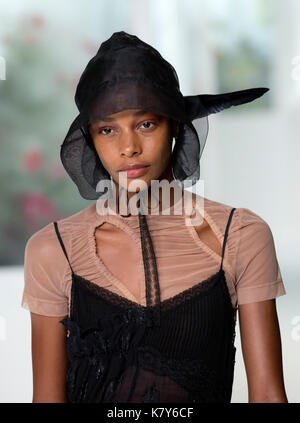 I modelli sulla passerella durante la preen di Thornton bregazzi london fashion week ss18 show tenutosi al centro qeii, Londra Foto Stock