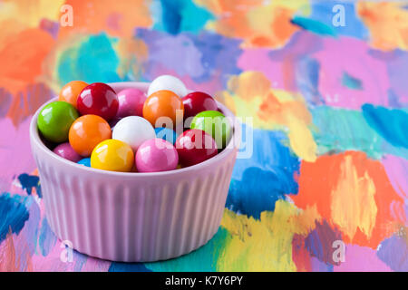 Bambini caramelle gommose o innamorate in multi colori e una varietà di  forme Foto stock - Alamy