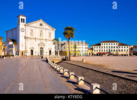 La piazza centrale della città di palmanova chiesa vista, regione friuli venezia giulia di Italia Foto Stock