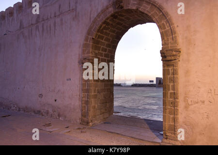 Moulay Hassan Square e romantica del cielo. Essaouira, Marrakech-Safi. Il Marocco Foto Stock