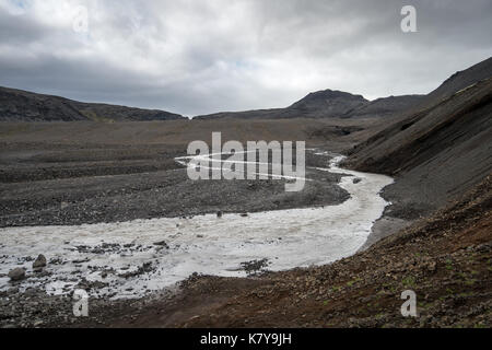 Islanda - cascata di Nýifoss dal lago Hagavatna alimentato dal ghiacciaio Langjokull Foto Stock