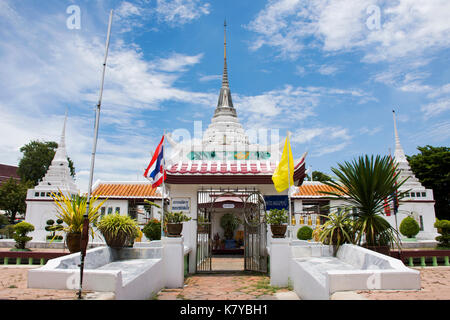 Chedi di wat prot ket chettha tempio di ram per le persone visitare e pregare presso amphoe phra pradaeng il 9 agosto 2017 in Samut Prakan, Thailandia Foto Stock