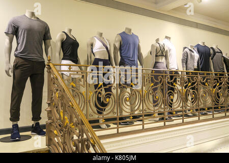 Lululemon Athletica Store sulla Fifth Avenue, New York, Stati Uniti d'America Foto Stock