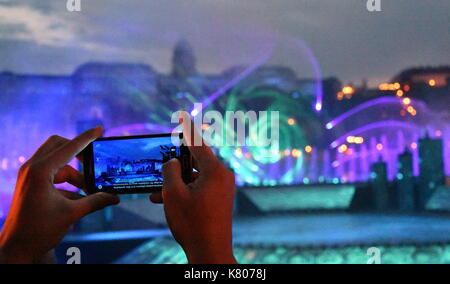 Budapest, Ungheria - Lug 14, 2017. I Campionati del Mondo di nuoto FINA si è aperta con una cerimonia spettacolare su un enorme palco galleggiante installato sul Danubio Ri Foto Stock