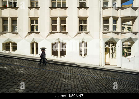 Praga. Repubblica ceca. Hodkuv cinžovní dum, appartamento cubista edificio, progettato da architetto ceco Josef Chochol (1880-1956), 1913-1914. A 5 piani in ap Foto Stock