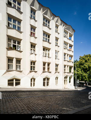 Praga. Repubblica ceca. Hodkuv cinžovní dum, appartamento cubista edificio, progettato da architetto ceco Josef Chochol (1880-1956), 1913-1914. A 5 piani in ap Foto Stock