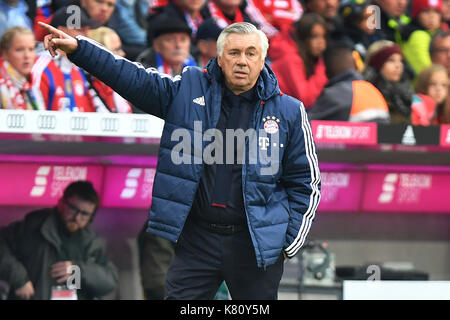 Muenchen, Deutschland. Xvi Sep, 2017. Carlo Ancelotti (formatore fcb), gestik, gibt anweisungen, einzelbild, angeschnittenes einzelmotiv, halbfigur, halbe figura. fussball 1. Bundesliga, 4. spieltag, spieltag04, FC Bayern Monaco di Baviera (m)-1.fsv FSV Mainz 05 (MZ) 4-0, am 16.09.2017 in muenchen/Deutschland, a l l i a n z a r e n a. | verwendung weltweit credito: dpa/alamy live news Foto Stock