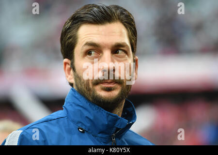 Muenchen, Deutschland. Xvi Sep, 2017. sandro schwarz, trainer (1.fsv FSV Mainz 05), einzelbild, angeschnittenes einzelmotiv, portraet, ritratto, portrat. fussball 1. Bundesliga, 4. spieltag, spieltag04, FC Bayern Monaco di Baviera (m)-1.fsv FSV Mainz 05 (MZ) 4-0, am 16.09.2017 in muenchen/Deutschland, a l l i a n z a r e n a. | verwendung weltweit credito: dpa/alamy live news Foto Stock