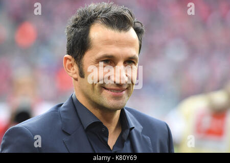 Muenchen, Deutschland. Xvi Sep, 2017. Hasan Salihamidzic (sportdirektor FC Bayern Monaco di Baviera), einzelbild, angeschnittenes einzelmotiv, portraet, ritratto, portrat. fussball 1. Bundesliga, 4. spieltag, spieltag04, FC Bayern Monaco di Baviera (m)-1.fsv FSV Mainz 05 (MZ) 4-0, am 16.09.2017 in muenchen/Deutschland, a l l i a n z a r e n a. | verwendung weltweit credito: dpa/alamy live news Foto Stock