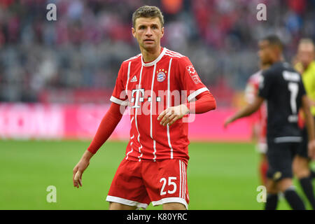 Muenchen, Deutschland. Xvi Sep, 2017. thomas mueller (Muller, FC Bayern Monaco di Baviera), aktion, einzelbild, angeschnittenes einzelmotiv, halbfigur, halbe figura. fussball 1. Bundesliga, 4. spieltag, spieltag04, FC Bayern Monaco di Baviera (m)-1.fsv FSV Mainz 05 (MZ) 4-0, am 16.09.2017 in muenchen/Deutschland, a l l i a n z a r e n a. | verwendung weltweit credito: dpa/alamy live news Foto Stock