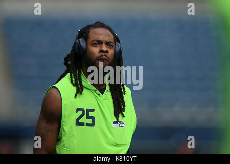 17 settembre 2017: Seattle Seahawks cornerback Richard Sherman (25) si riscalda prima di una partita tra San Francisco 49ers e il Seattle Seahawks al campo CenturyLink a Seattle, WA il 17 settembre 2017. Sean marrone/CSM Foto Stock