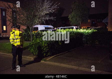 Surrey, Regno Unito. Xvii Sep, 2017. La polizia rimangono a Stanwell indirizzo in Parsons Green inchiesta. Credito: Peter Manning/Alamy Live News Foto Stock