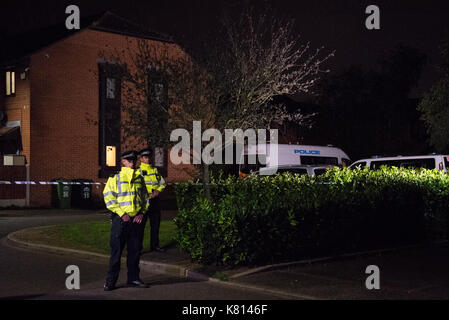 Surrey, Regno Unito. Xvii Sep, 2017. La polizia rimangono a Stanwell indirizzo in Parsons Green inchiesta. Credito: Peter Manning/Alamy Live News Foto Stock