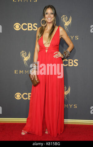 Los Angeles, California, Stati Uniti. 17th settembre 2017. Heidi Klum Al 69th Emmy Awards Al Microsoft Theatre In California Il 17 Settembre 2017. Credito: Faye S/Media Punch/Alamy Live News Foto Stock