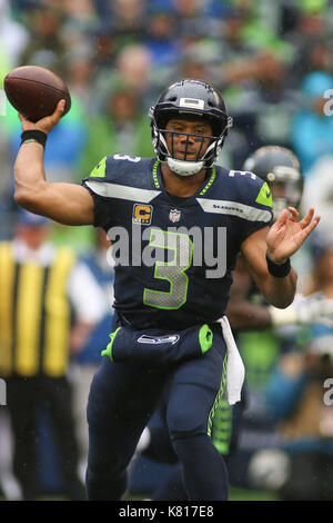 17 settembre 2017: Seattle Seahawks quarterback Russel Wilson (3) passa durante un gioco tra il San Francisco 49ers e il Seattle Seahawks al campo CenturyLink a Seattle, WA il 17 settembre 2017. Il Seahawks sconfitto il 49ers 12-9. Sean marrone/CSM Foto Stock
