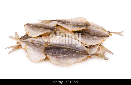 Salati secchi yellowstripe scad pesce isolato su sfondo bianco Foto Stock