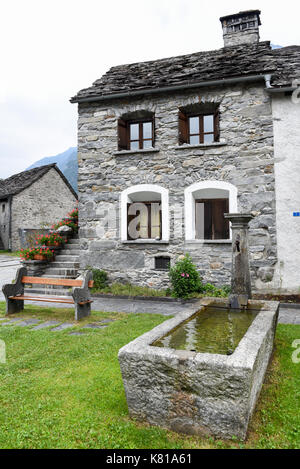 Il villaggio di bignasco sulla valle magga, Svizzera Foto Stock