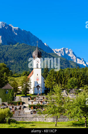 Chiesa parrocchiale di San Giovanni Battista, Grainau, Zugspitze, Werdenfelser Land, alta Baviera, Baviera, Germania Foto Stock