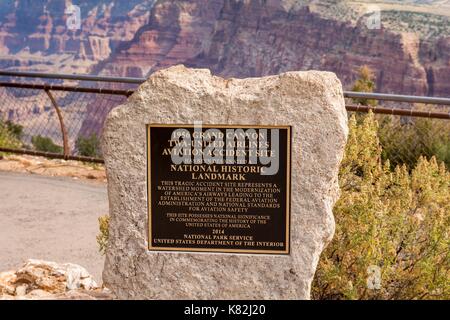 Pietra miliare storica nazionale la designazione di sito del 1956 mid-incidente aereo di due aeroplani di linea commerciali oltre il Parco Nazionale del Grand Canyon in Arizona, Stati Uniti. Foto Stock