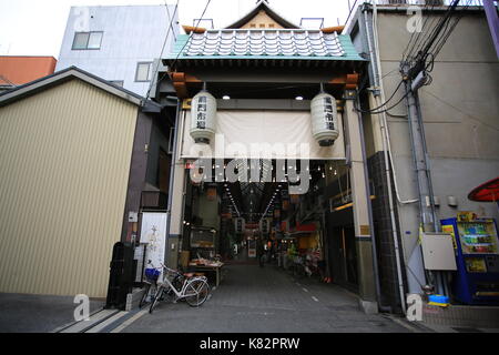 Mercato kuromon in Osaka Foto Stock