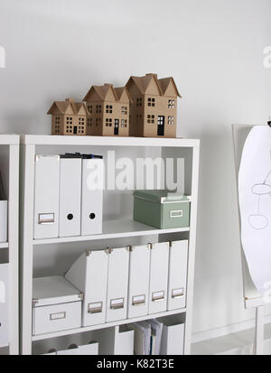 Libreria con le cartelle Foto Stock