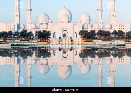 Sheikh Zayed Bin Sultan Al Nahyan moschea, Abu Dhabi, Emirati Arabi Uniti, Emirati arabi uniti Foto Stock