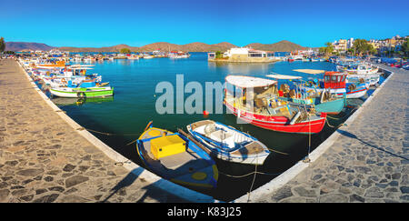 Il piccolo porto tradizionale di elounda, Creta, Grecia Foto Stock