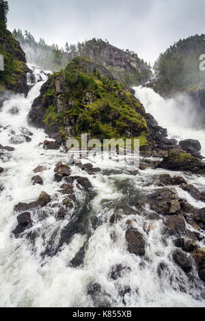 Latefossen (latefoss) una cascata in prossimità della città di odda, Norvegia, l'Europa. Foto Stock