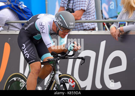 Hayden McCormick del team One Pro Cycling che corre nella fase 5 dell'OVO Energy Tour of Britain Tendring Time Trial, Clacton, Essex Foto Stock