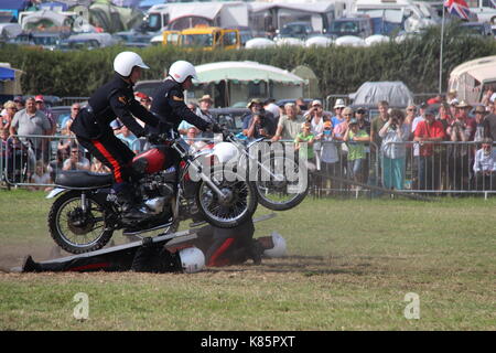 Esercito britannico Royal segnali WHITE caschi moto TEAM DISPLAY Foto Stock