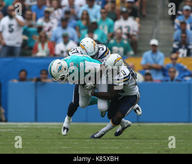 Carson, CA. Xvii Sep, 2017. Caricabatterie per affrontare la difesa delfini di Miami stretto fine Giulio Tommaso #89 nella NFL Miami Dolphins vs Los Angeles Chargers al centro Stubhub a Carson, CA il 17 settembre 2017. (Assoluta fotografo completo & Company Credit: Jevone Moore/MarinMedia.org/Cal Sport Media (rete televisione vi preghiamo di contattare il vostro rappresentante di vendita per uso televisivo. Credito: csm/Alamy Live News Foto Stock