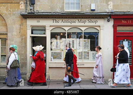 Jane Austen Festival. 8th-17th Settembre 2017. Bagno, Somerset, Inghilterra, Regno Unito, Europa. Regency Mini-Promenade in costume all'Holburne Museum, domenica 17 settembre 2017. Ultimo giorno del festival che quest anno ricorre il bicentenario della Jane Austen's morte. Credito: Ian bottiglia/Alamy Live News Foto Stock