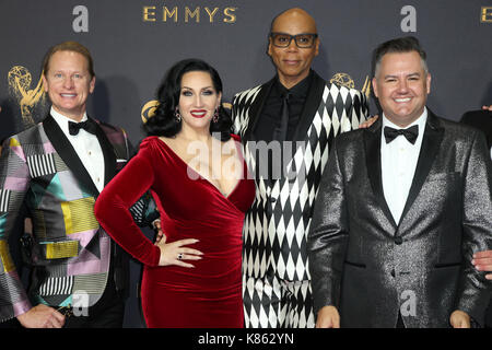 Los Angeles, California, Stati Uniti. 17th settembre 2017. Carson Kressley, Michelle Visage, Rupaul E Ross Mathews Al 69th Emmy Awards Presso Il Microsoft Theatre In California Il 17 Settembre 2017. Credito: Faye S/Media Punch/Alamy Live News Foto Stock