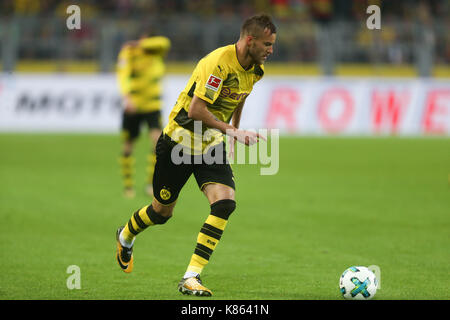 Dortmund, Germania. Xvii Sep, 2017. Di dortmund yarmolenko andrej sulla palla durante la Bundesliga tedesca partita di calcio tra Borussia Dortmund e 1. FC Colonia in Signal Iduna Park Stadium di Dortmund, Germania, il 17 settembre 2017. Credito: ina fassbender/dpa/alamy live news Foto Stock