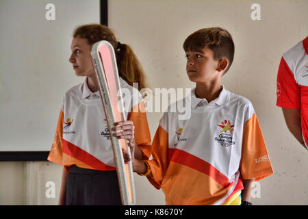 Gibilterra. Xviii Sep, 2017. Il Queens baton relay arrivati sulla Rocca di Gibilterra. Domenica. il testimone è stato preso per le scuole locali oggi lunedì come parte del tour che vedrà una grande parte della comunità che vedrà il testimone presa attraverso il centro della città su martedì. Credito: stephen ignacio/alamy live news Foto Stock