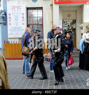 Armed Police Patrol The West End, Londra, Regno Unito, 17 settembre, 2017.credito: Alamy Live News Foto Stock