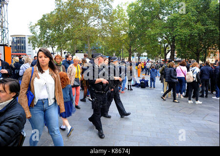 Armed Police Patrol The West End, Londra, Regno Unito, 17 settembre, 2017.credito: Alamy Live News Foto Stock